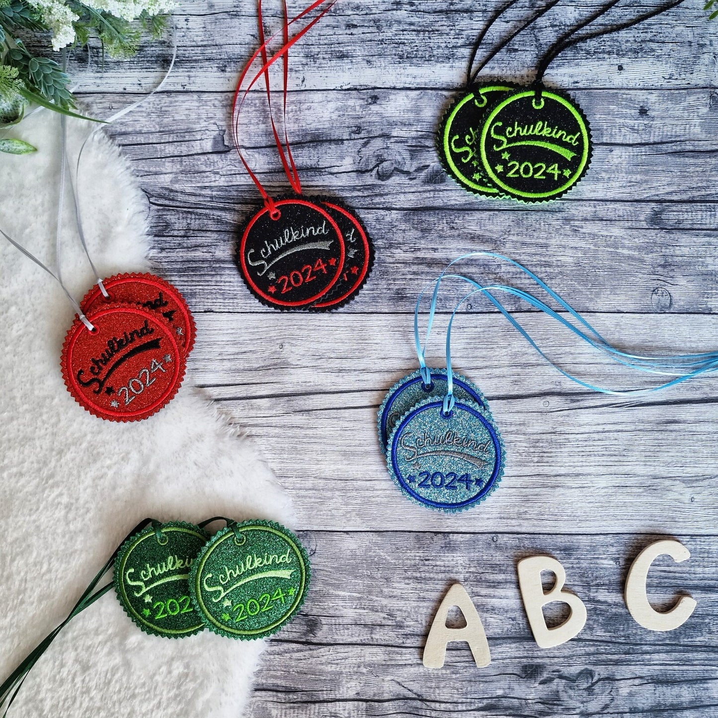 Schulanhänger - Schulkind Button - Anhänger - Geschenk - 2026