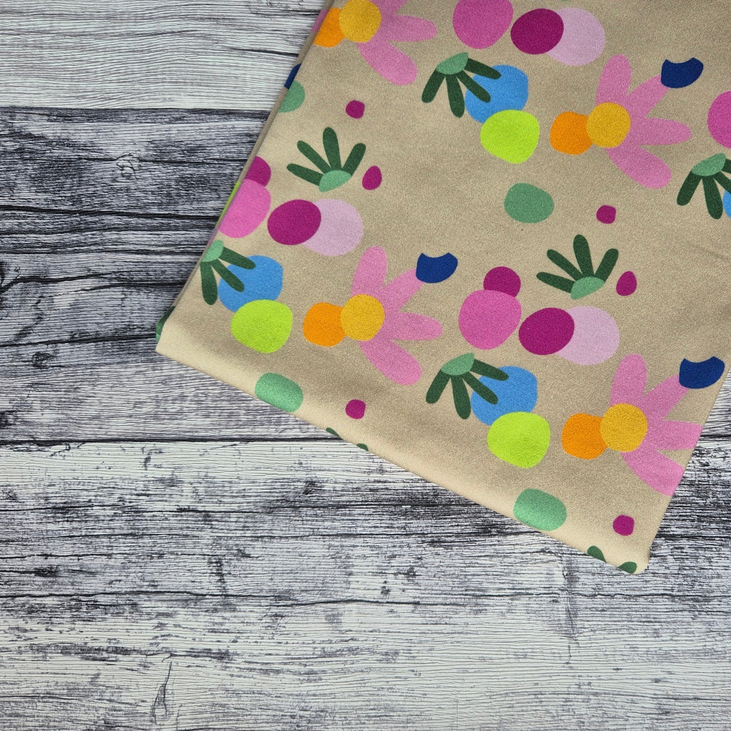 Schulranzenstoff zum Flower Powbär von Ergobag