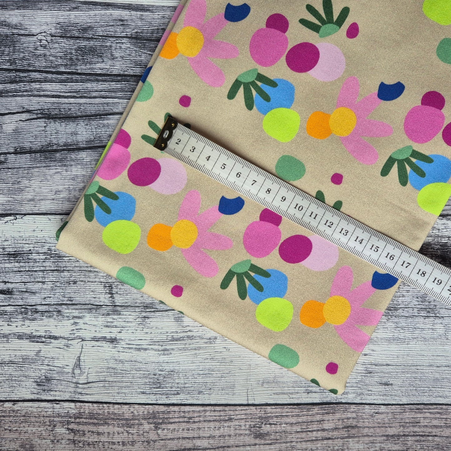 Schulranzenstoff zum Flower Powbär von Ergobag