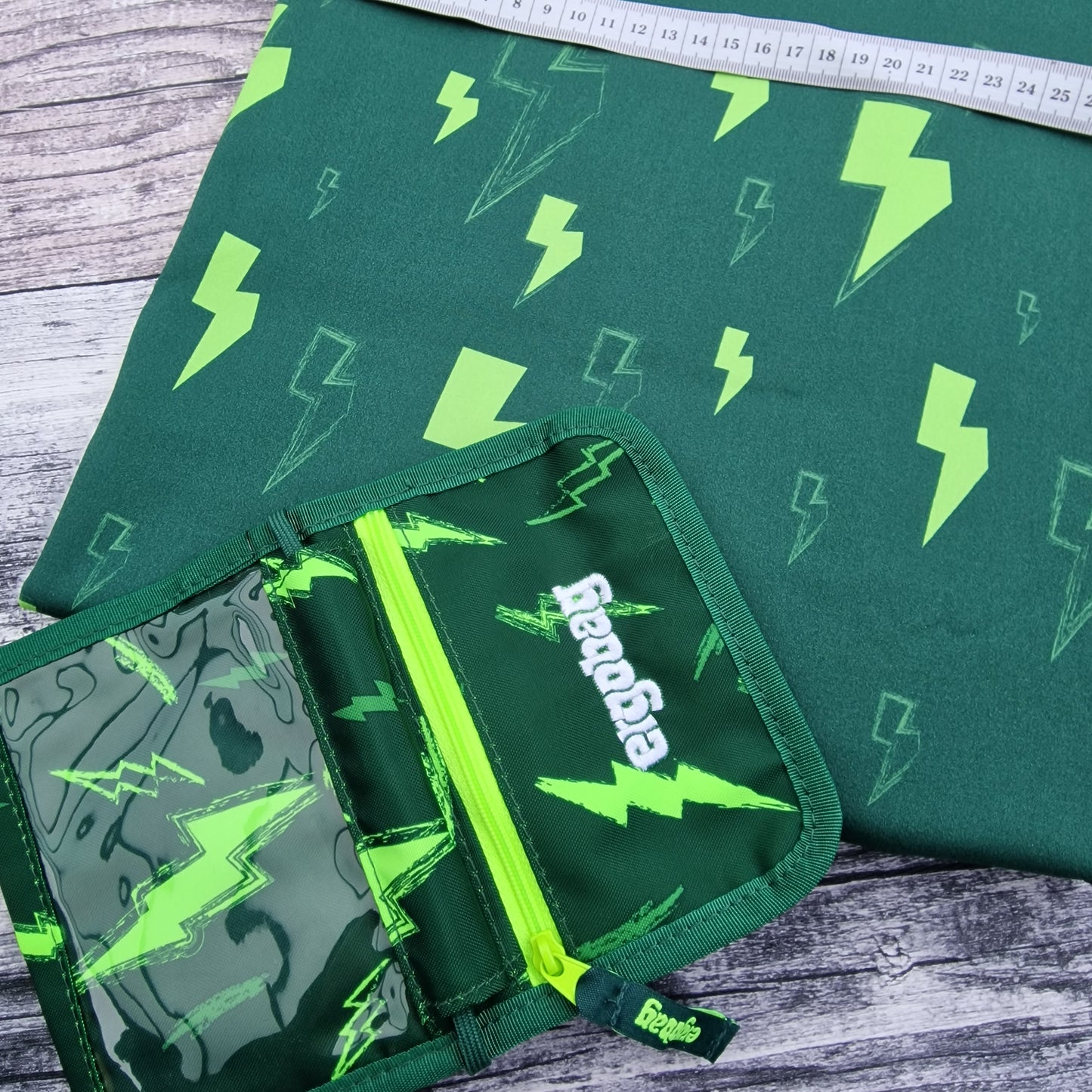 Schulranzenstoff zum Bärtastisch von Ergobag